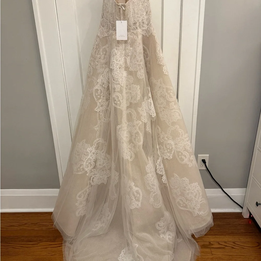 STUNNING Watters Strapless A Line Lace Wedding dress. Size 8 - Picture 12 of 13